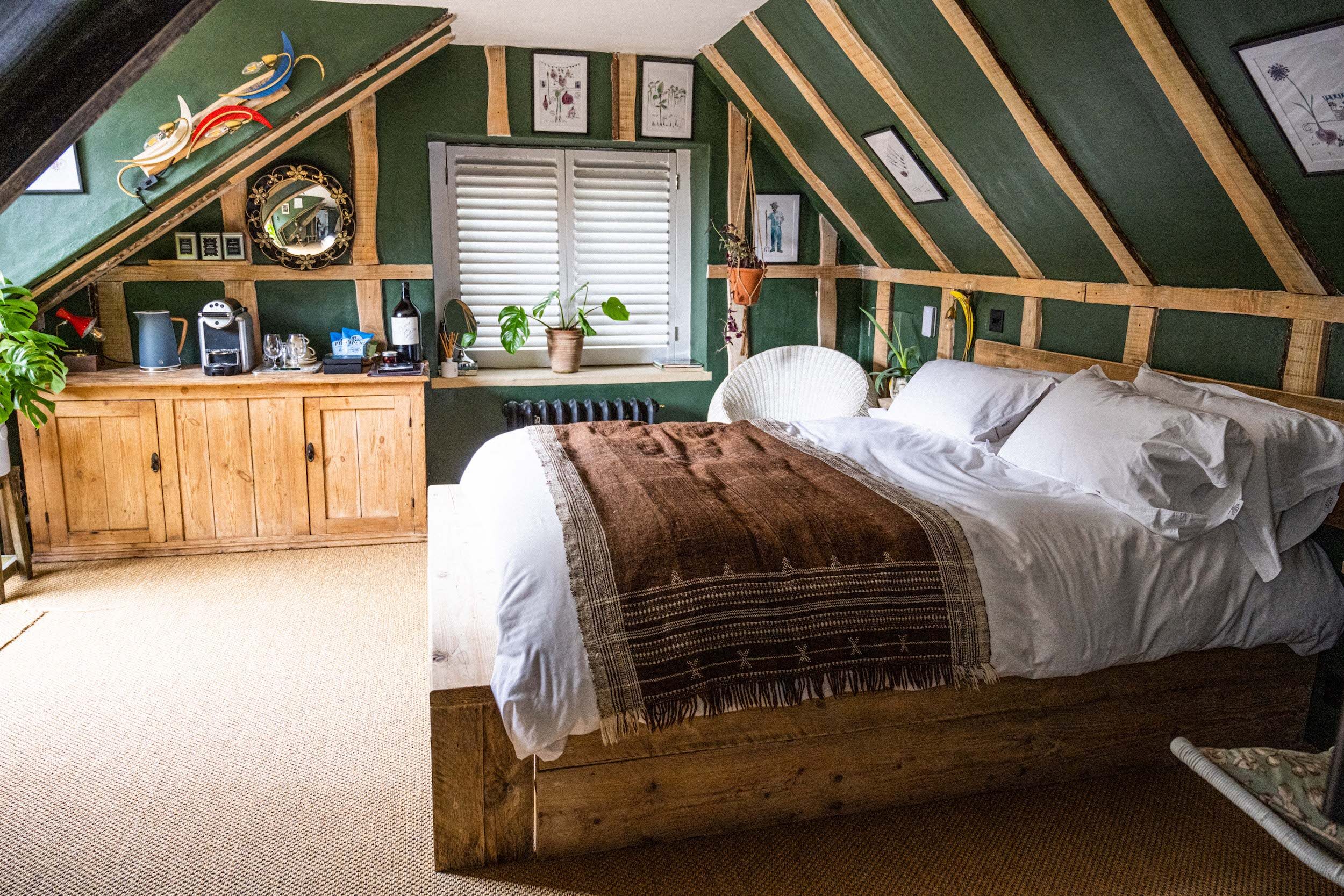 Bills Garden Room bed